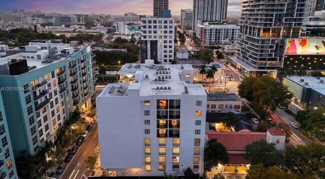 Building Photo - 329 NE 28th St