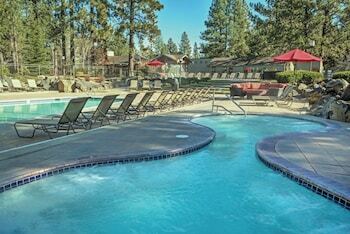 2 pools, 3 hot tubs - 18575 SW Century Dr