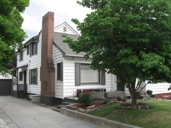 Building Photo - Charming 3 Level Home!