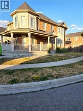 Building Photo - 926 Mctrach Cres