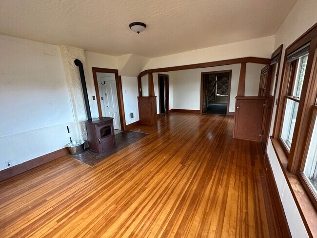 Building Photo - Bayview 3 Bedroom