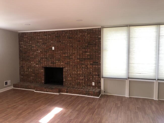 Living room - 1010 Duke Ave