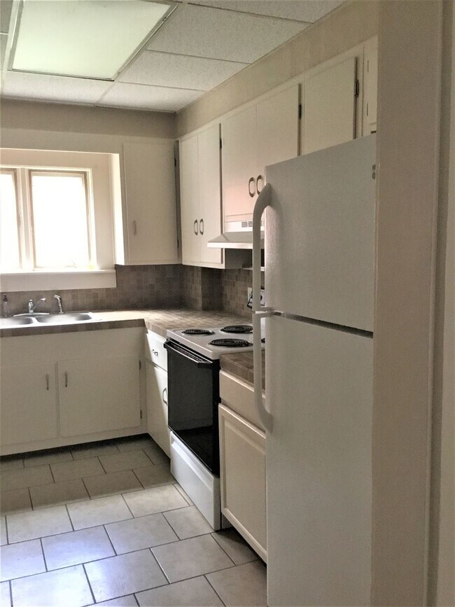Building Photo - 313 N Pine St