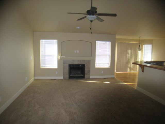 Foto del edificio - 3 BEDROOM 2 BATHROOM SADDLE RIDGE SINGLE FAMILY HOME