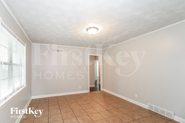 Foto del edificio - 5124 Blueridge Dr