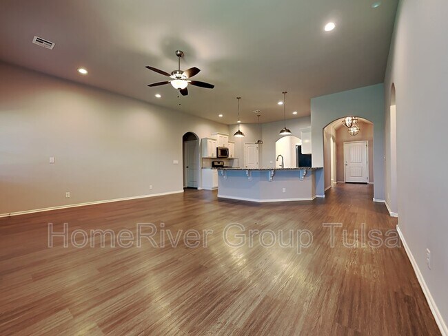 Foto del edificio - 12220 N 130th E Ave