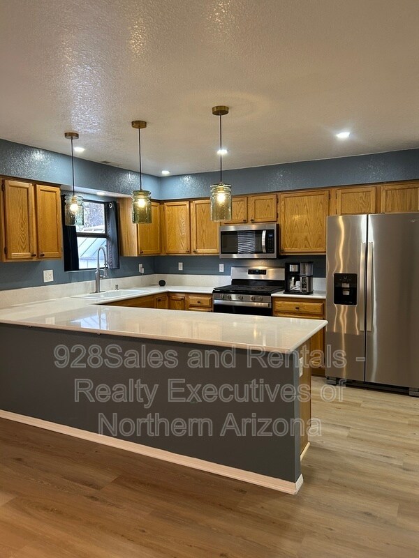 Building Photo - 6142 N Christmas Tree Ln