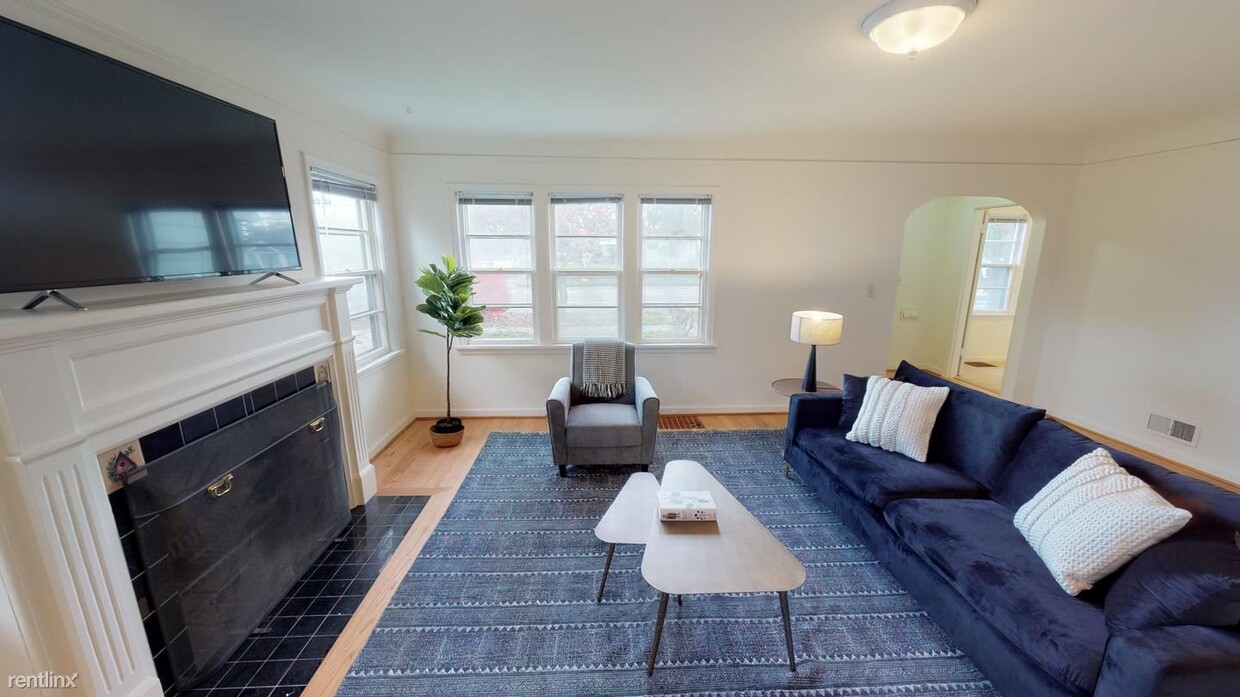 Primary Photo - 1 br, 1 bath House - 5937 N Denver Ave Pri...