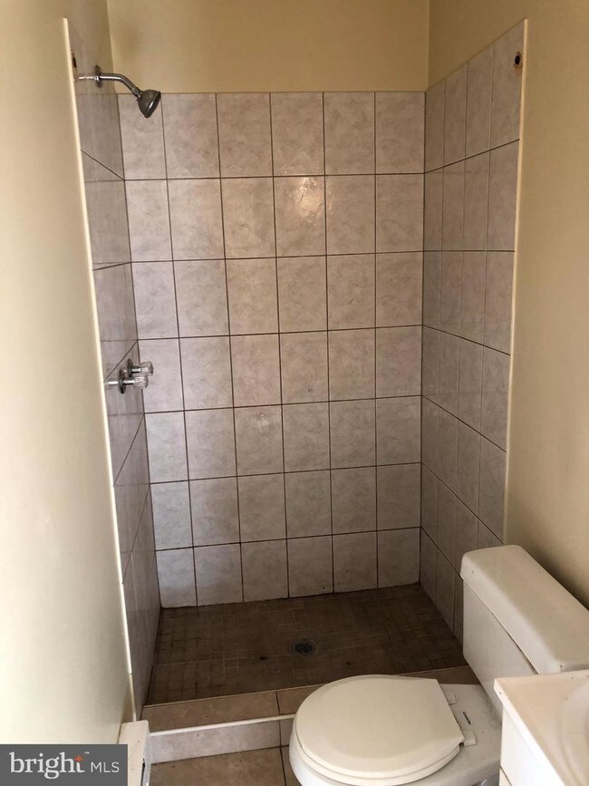 Foto del edificio - 467 W Queen Ln