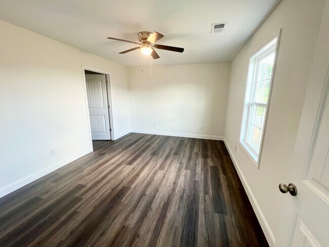 Foto del edificio - 117 Brooks Dr