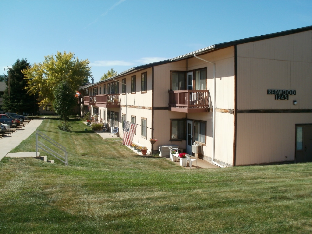 Primary Photo - Redwood Apartments