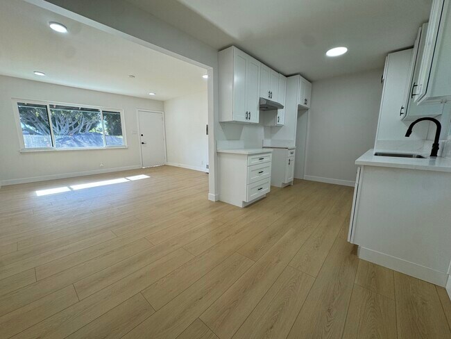 Foto del edificio - 3003 W Florence Ave