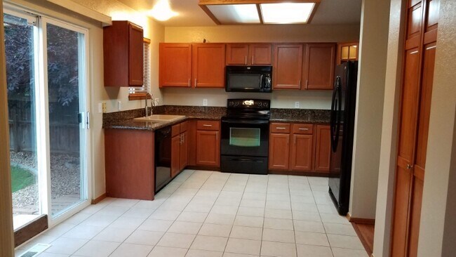Building Photo - 8743 S Redwing Ave