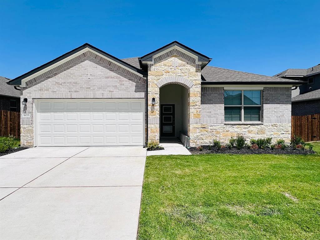 Foto principal - 18033 Bassano Ave