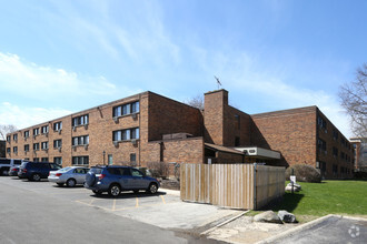 Kings Court Apartments photo'