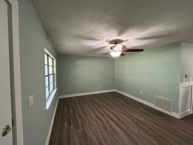Foto del edificio - 13904 NW 142 Pl
