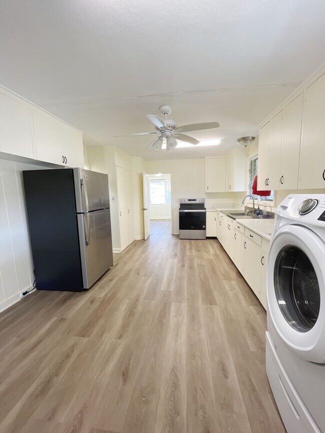 Building Photo - Halawa Heights 3 bedroom, 1 bath Duplex