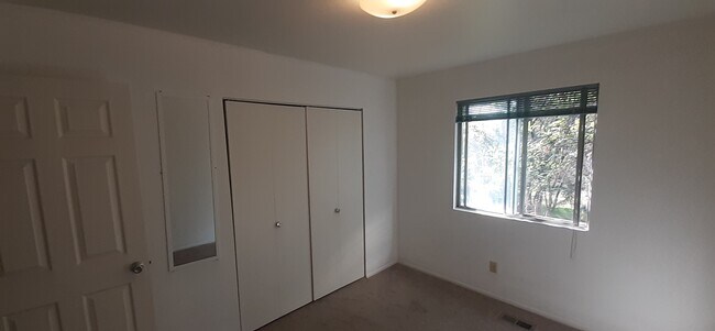 Building Photo - 700 North Homestead Dr