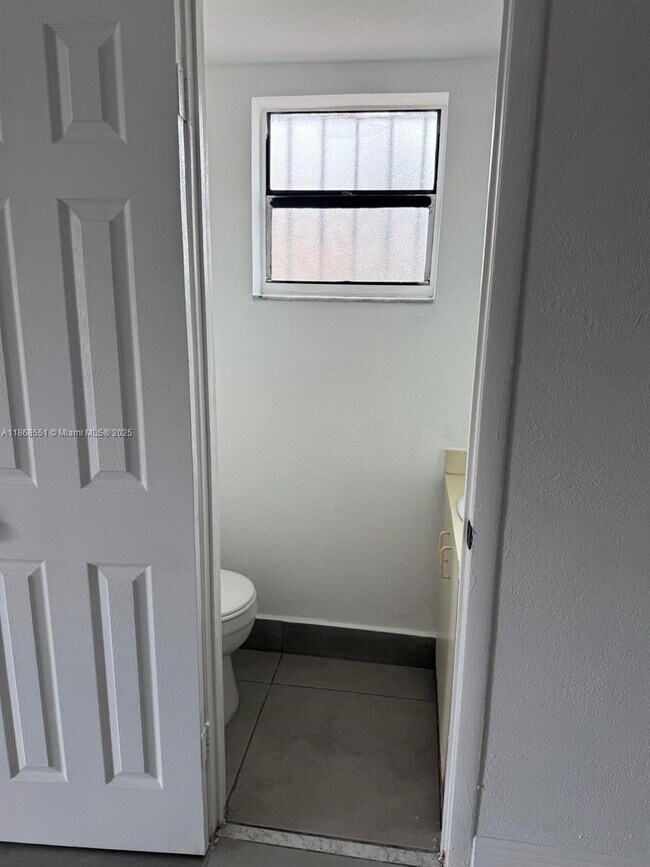 Foto del edificio - 2291 W 53rd Pl