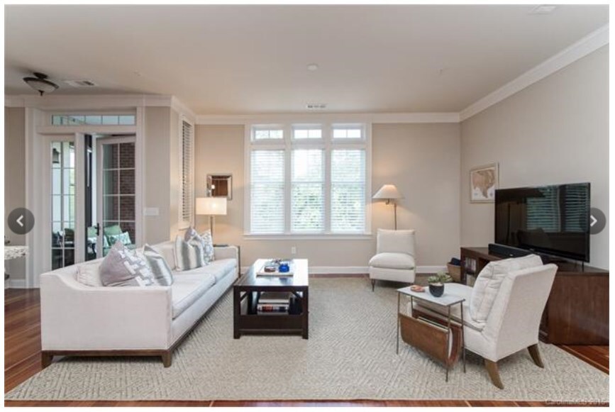 Living Area - 2810 Selwyn Ave