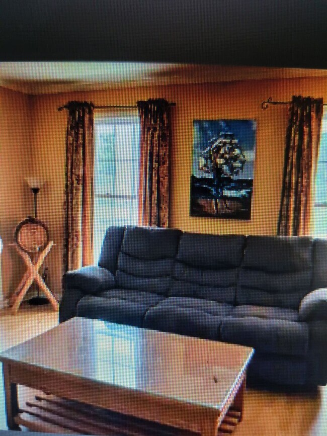 Foto del edificio - 4 bedroom 2.5 baths in Kempsville