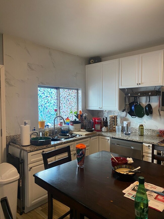 Foto del edificio - 3319 Parkview Ave