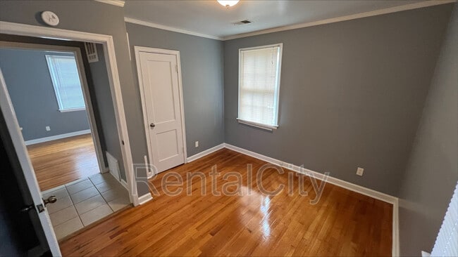 Building Photo - 1065 Larry Ln