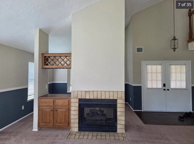 Foto del edificio - 8530 Lake Crystal Dr