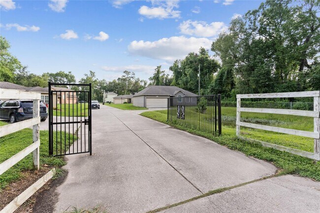 Foto del edificio - 9104 N Green River Dr