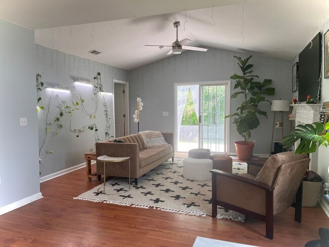 Foto del edificio - 2 Bedroom Single Family Home in Raleigh