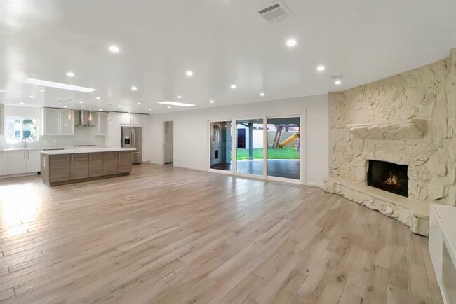 Building Photo - 5602 Sylmar Rd