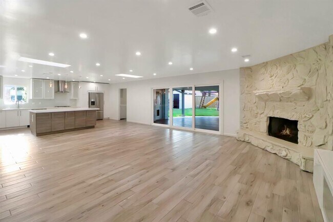 Foto del edificio - 5602 Sylmar Rd
