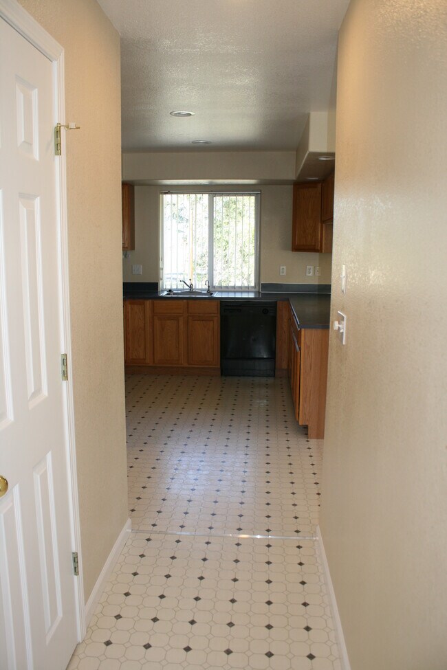 Building Photo - 9377 Tingley Ln