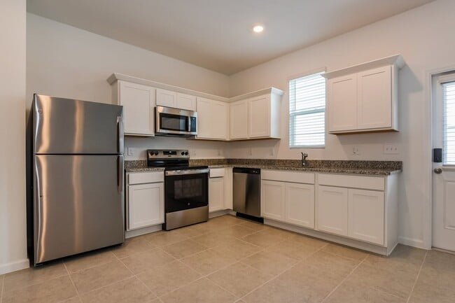 Building Photo - 2084 Hemingway Cir