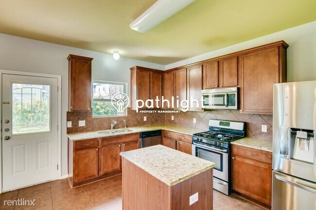 Foto del edificio - 4 br, 3 bath House - 2008 Blewett Dr UNIT