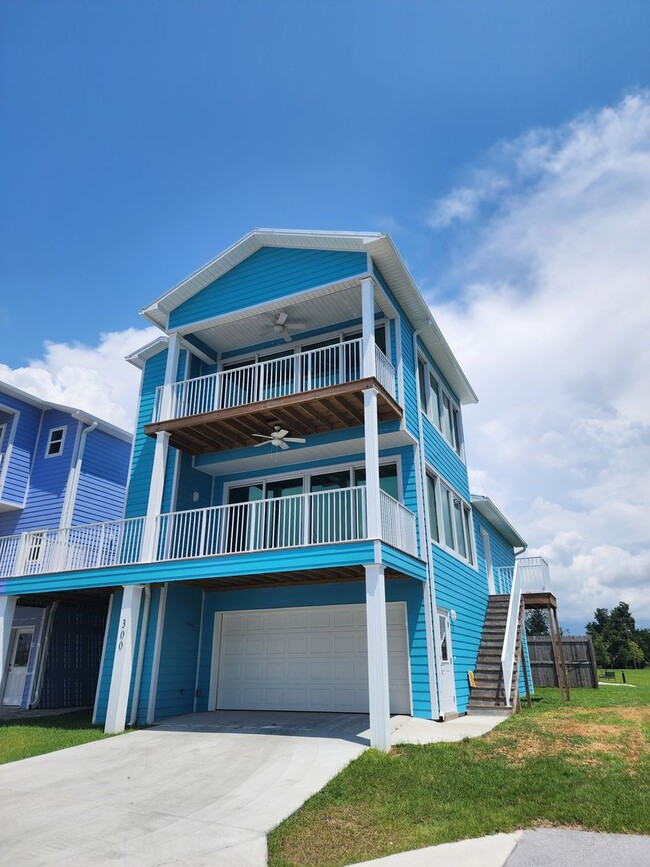 Building Photo - WATERFRONT ON WATSON BAYOU