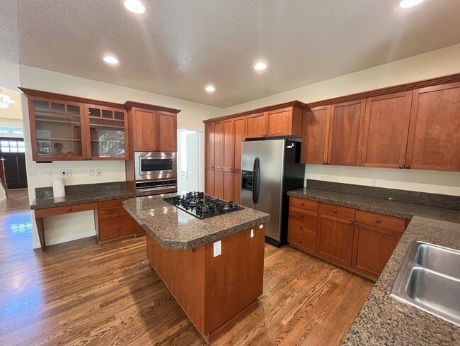 Building Photo - Elegant 5-Bedroom + Bonus Room Home with M...