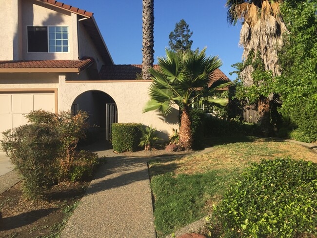 Building Photo - 6606 Skyfarm Dr