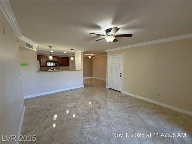Building Photo - FANTASTIC 1ST FLOOR UNIT IN GATED COMMUNIT...