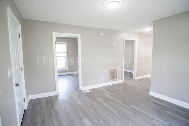 Building Photo - 5804 Old Rutledge Pike