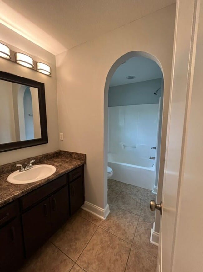 Building Photo - 120 Laurelwood Ct