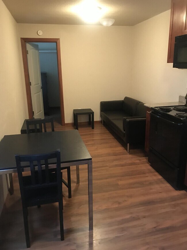 Foto del edificio - 200 N W Anderson St