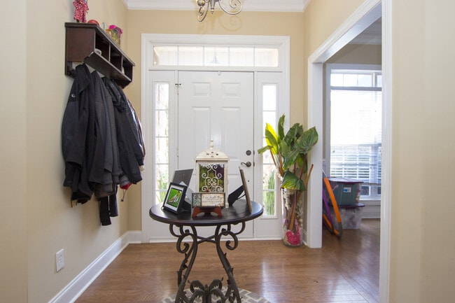 Foto del edificio - Exquisitely Maintained Home in the Coveted Goldsmith - Schiffman/ Hsv High school