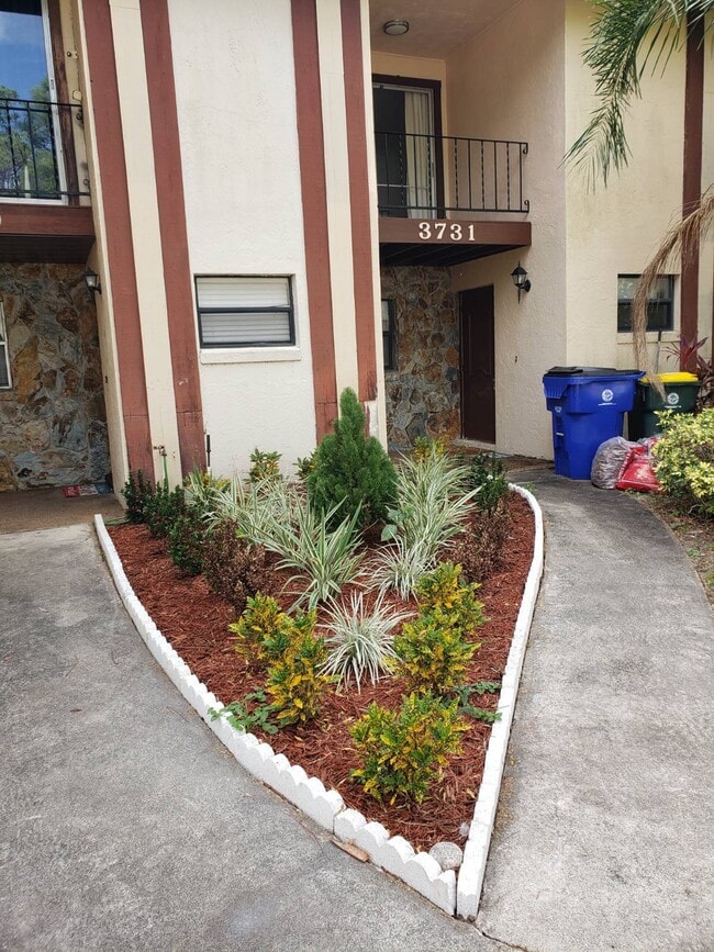 Building Photo - 3731 Edgewater Dr