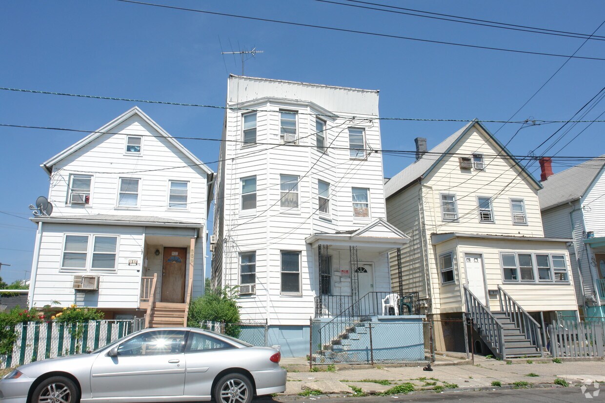 Primary Photo - 671 State St