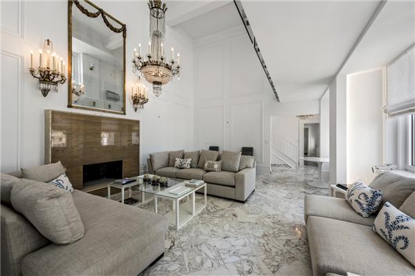 Primary Photo - 111 W 56th St