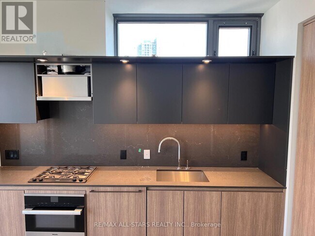 Photo du bâtiment - 81 Wellesley St E