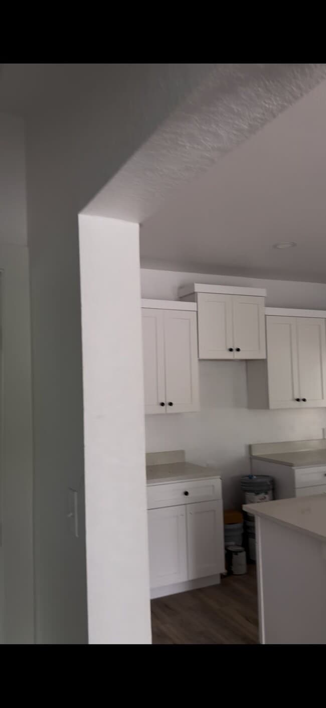 Building Photo - 409 S Calaveras St