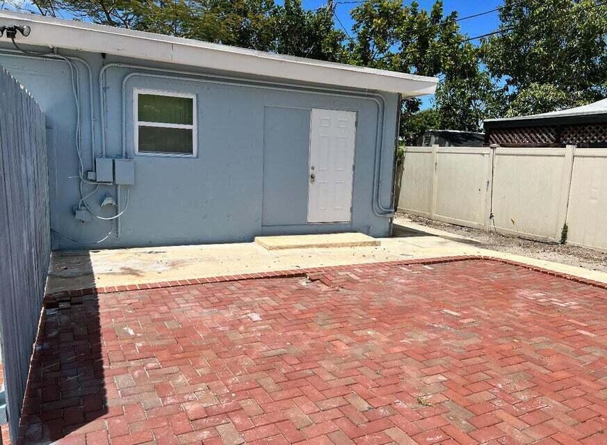 Primary Photo - 1210 S D St