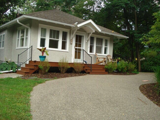 Foto del edificio - 324 Forest Ave